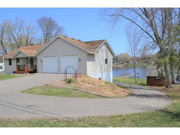 $872,000 | 30085 Neal Avenue, Lindstrom, MN 55045