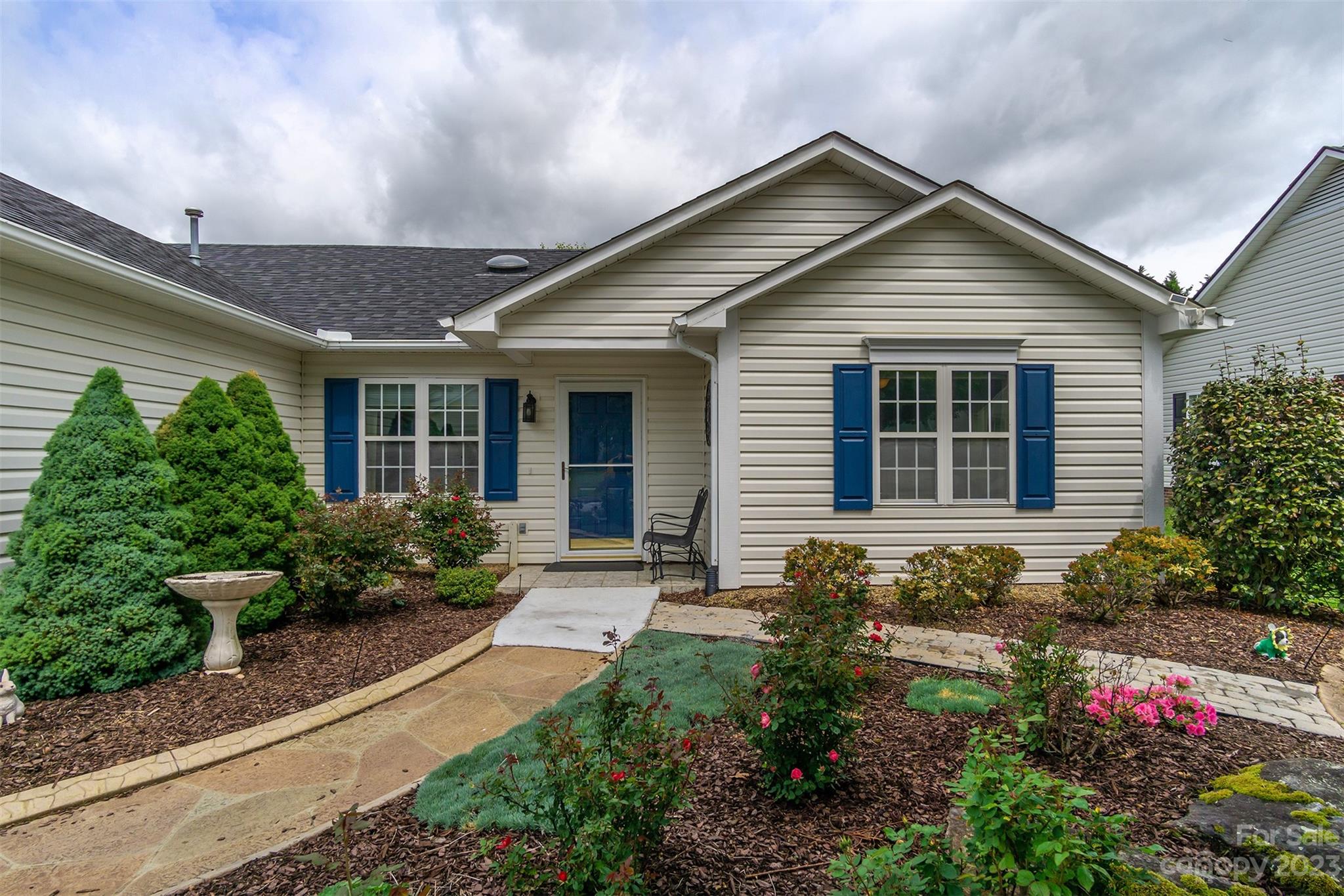19 Briarbrook Road Fletcher, NC 28732 - Photo 11 of 46 a front view of house with yard and green space
