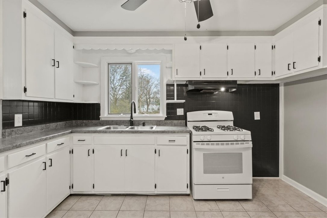 3359 Mt Read Boulevard Greece, NY 14616 - Photo 10 of 29 Kitchen