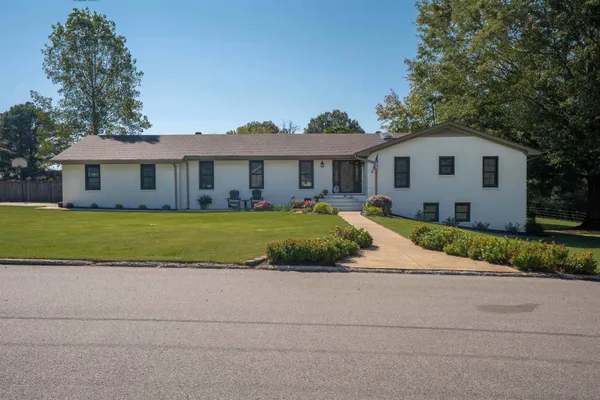 $395,000 | 914 Pebble Springs Drive, Bolivar, TN 38008
