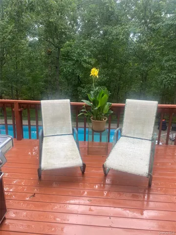 $940,000 | 9 Woodview Way, Hampton Bays, NY 11946