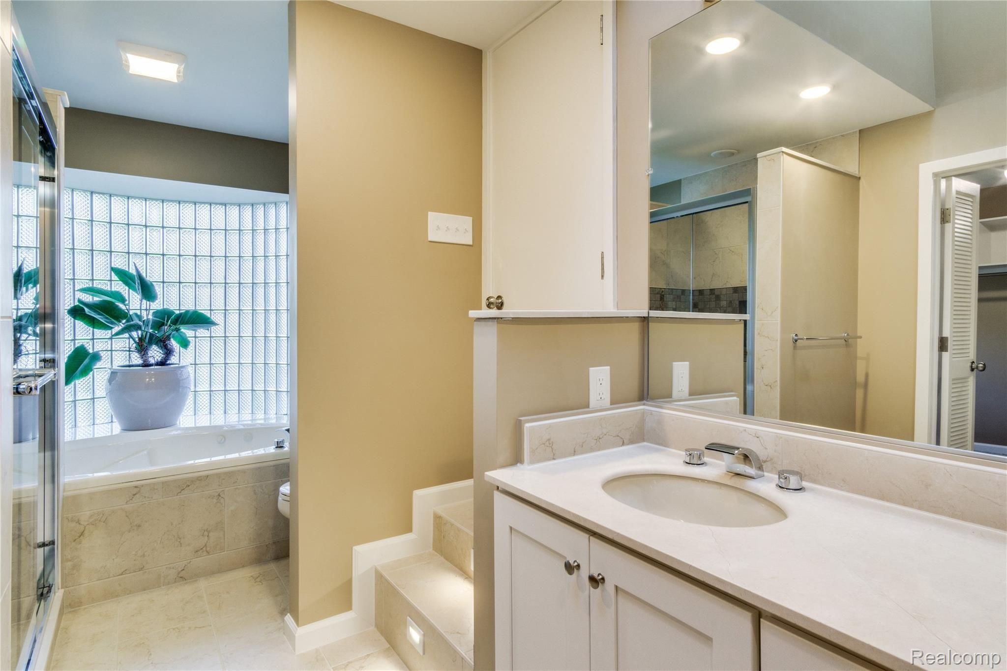 6796 Meadowlake Road Bloomfield Hills, MI 48301 - Photo 45 of 53 Interiors (35 of 52).jpg