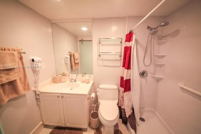 a bed room with a bed and a closet