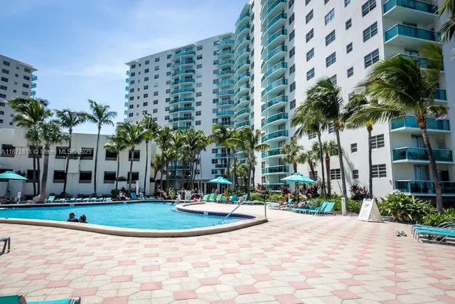 a view of a house with backyard and trees