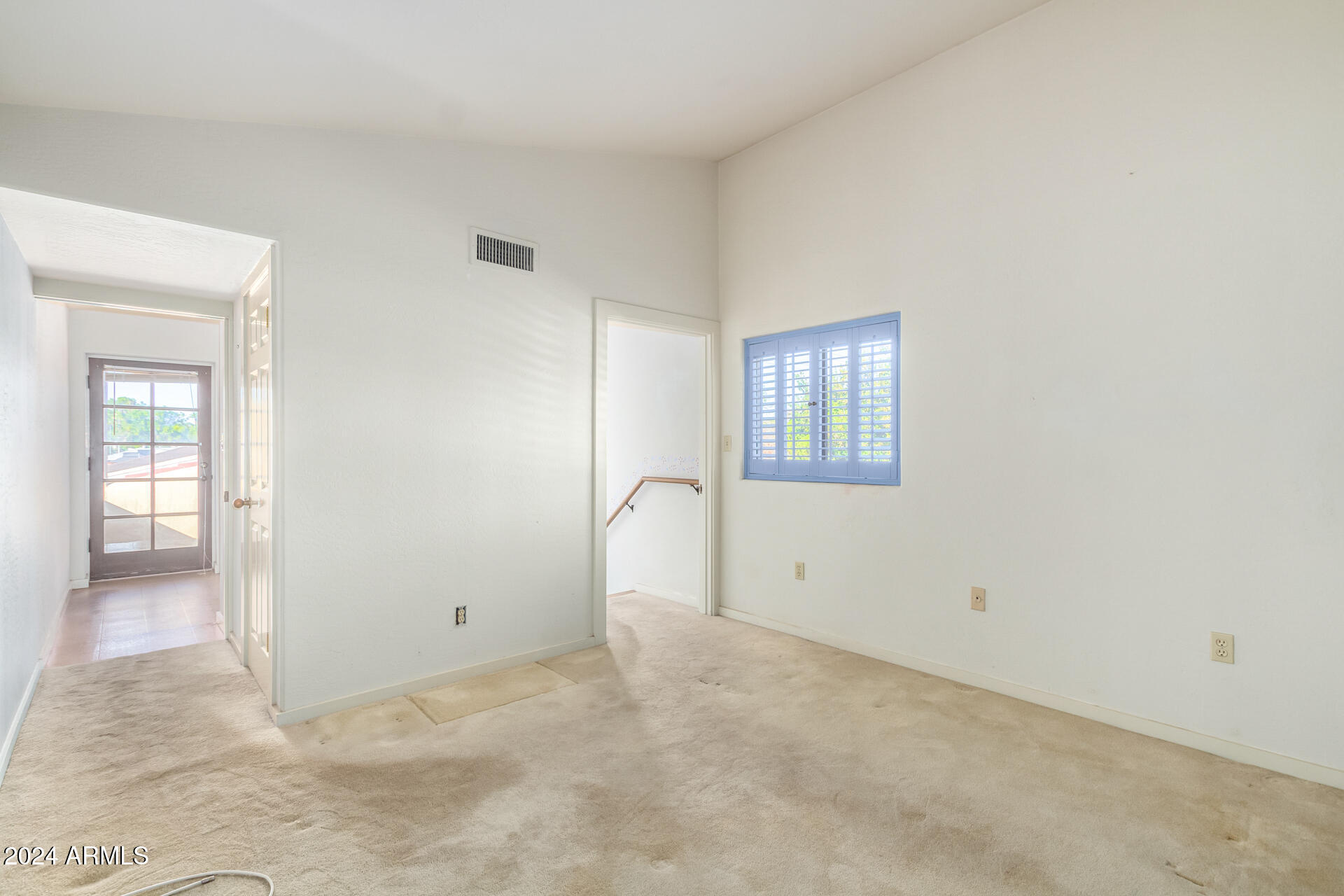 905 East Ocotillo Road Phoenix, AZ 85014 - Photo 12 of 20 an empty room with windows