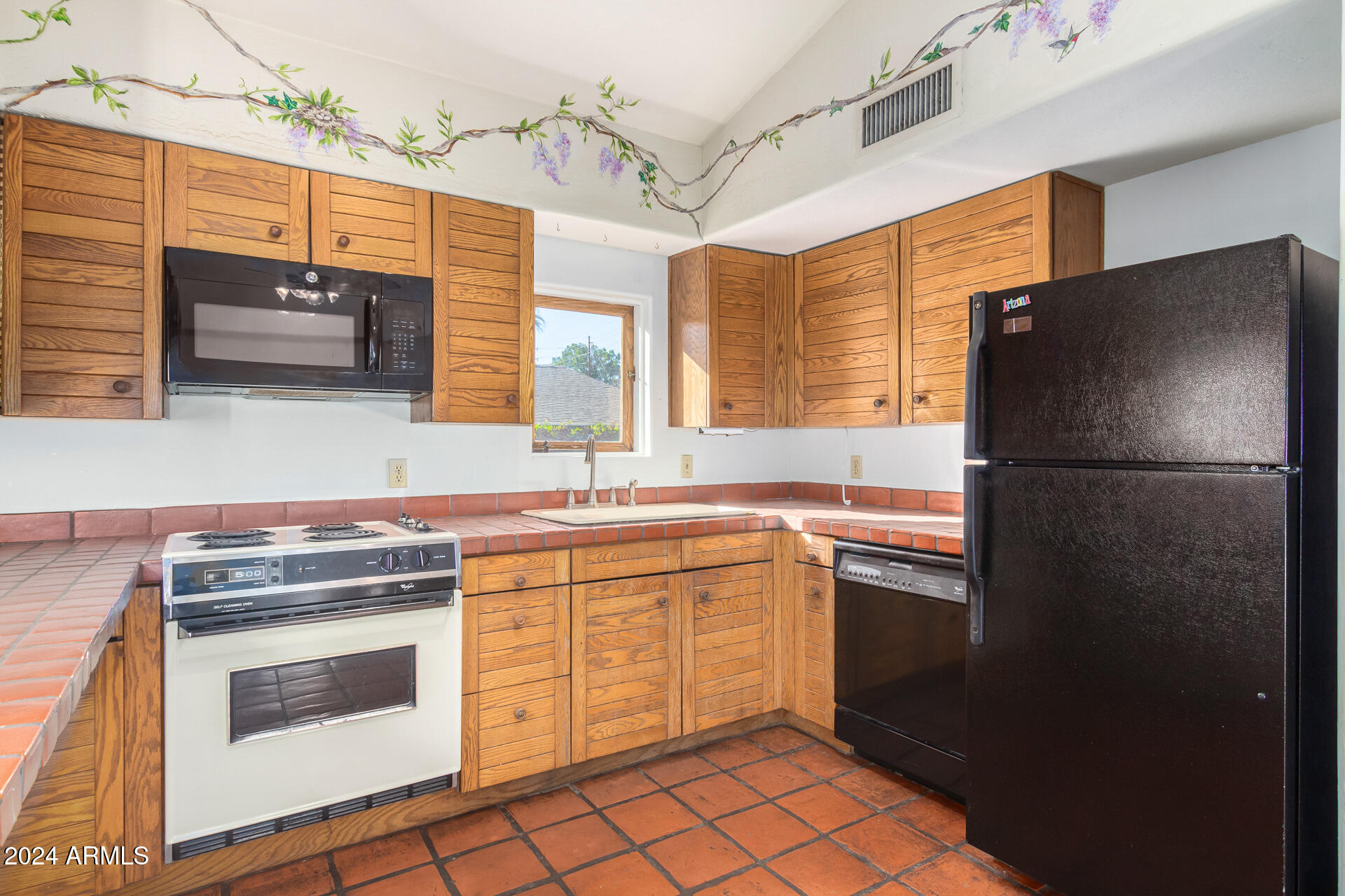 905 East Ocotillo Road Phoenix, AZ 85014 - Photo 7 of 20 a kitchen with a stove a sink and a refrigerator