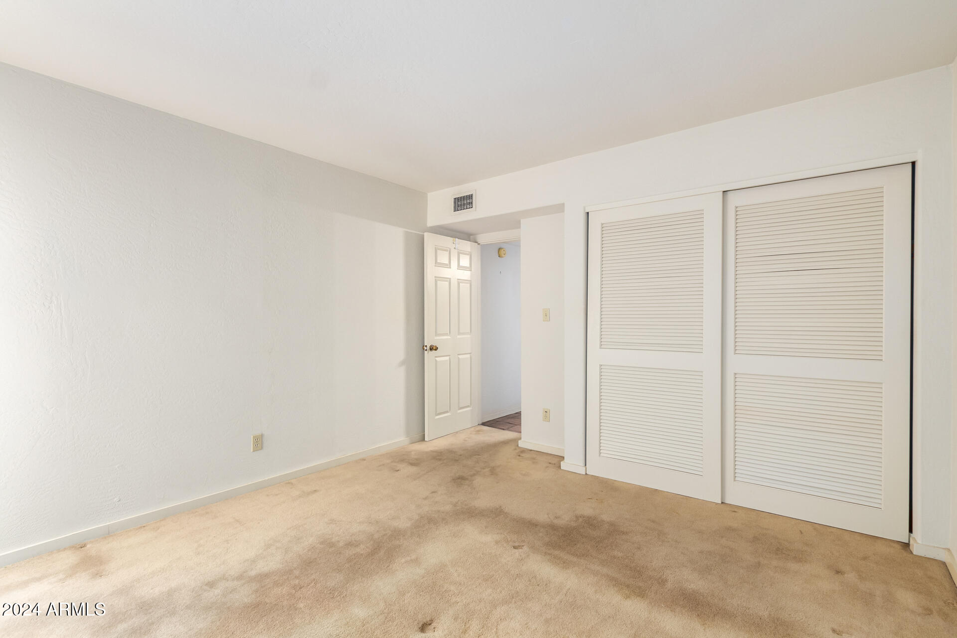 905 East Ocotillo Road Phoenix, AZ 85014 - Photo 8 of 20 a view of an empty room