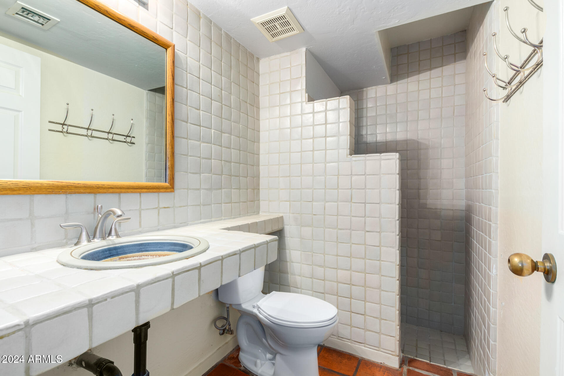 905 East Ocotillo Road Phoenix, AZ 85014 - Photo 10 of 20 a bathroom with a sink toilet and mirror
