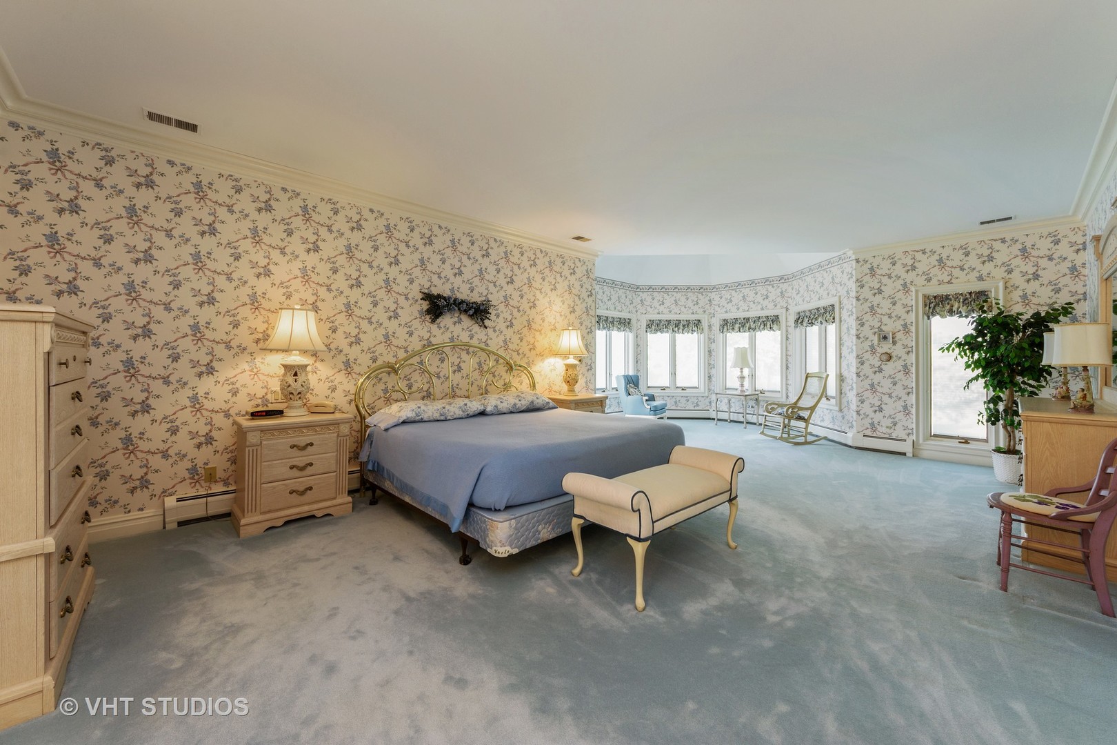 215 West Dundee Road Barrington, IL 60010 - Photo 19 of 34 a spacious bedroom with a bed and a chair