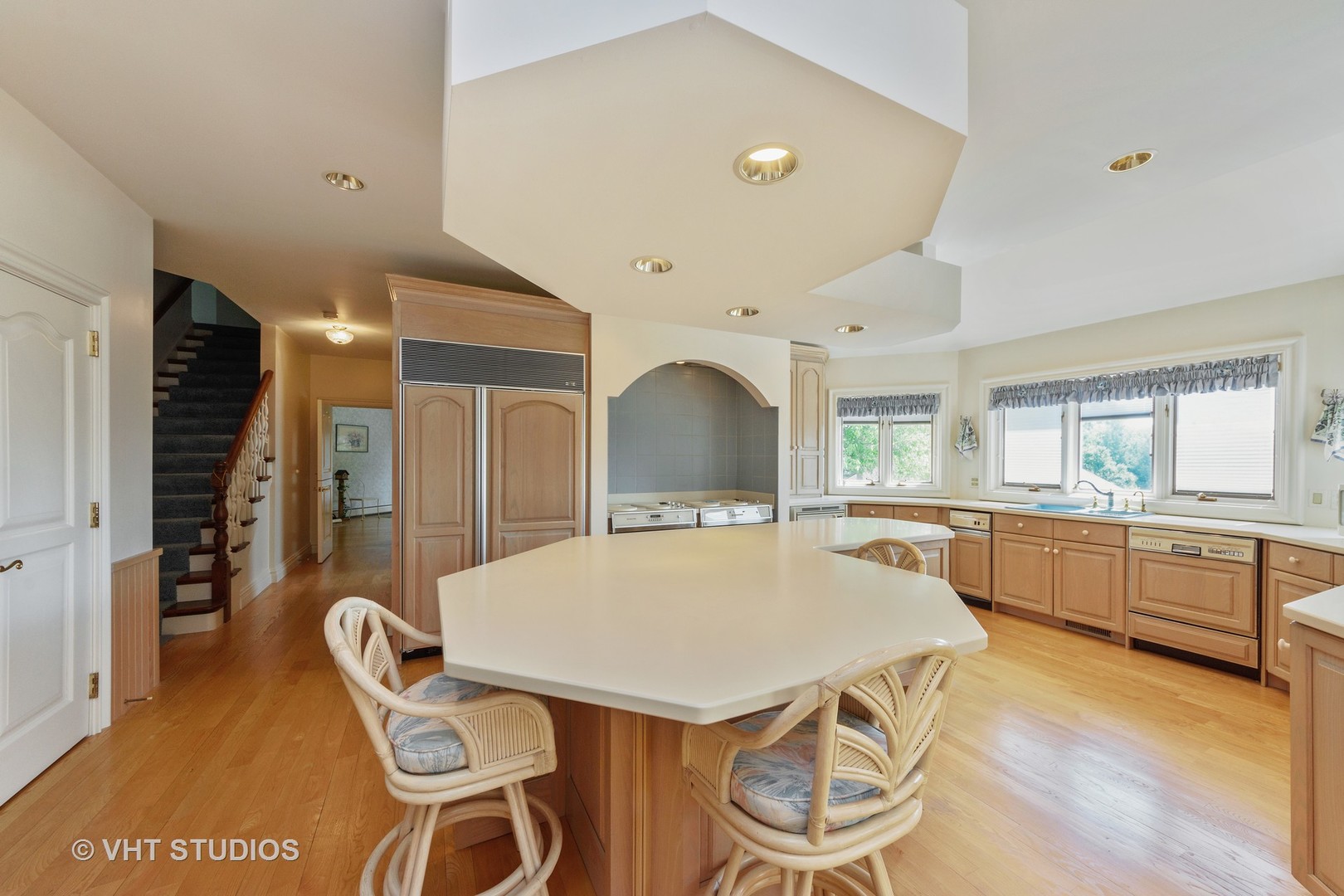 215 West Dundee Road Barrington, IL 60010 - Photo 6 of 34 a kitchen with a table and chairs