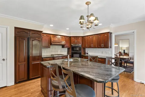 $1,575,000 | 142 Rockaway Avenue, Garden City, NY 11530