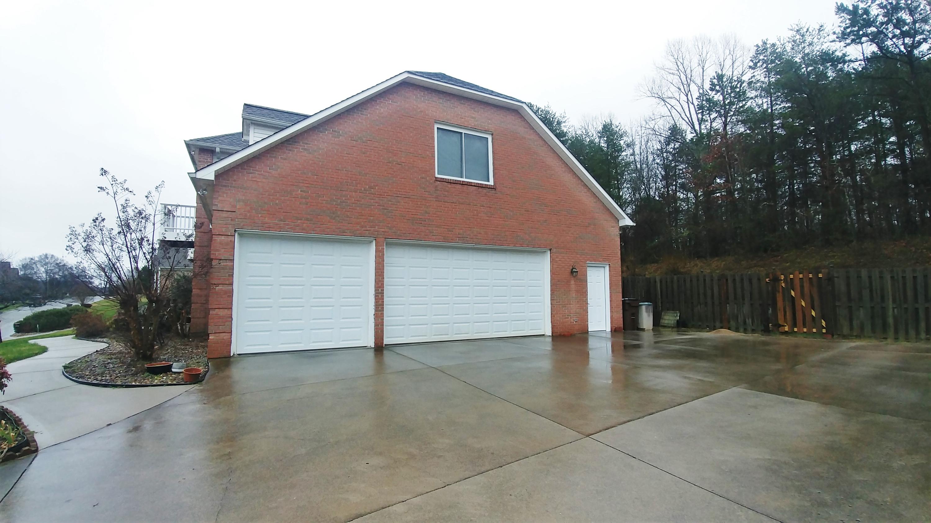 100 Dover Lane Oak Ridge, TN 37830 - Photo 4 of 35 3 CAR GARAGE