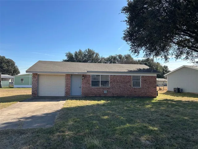 $1,400 | 1516 Coral Cut Off, Azle, TX 76020