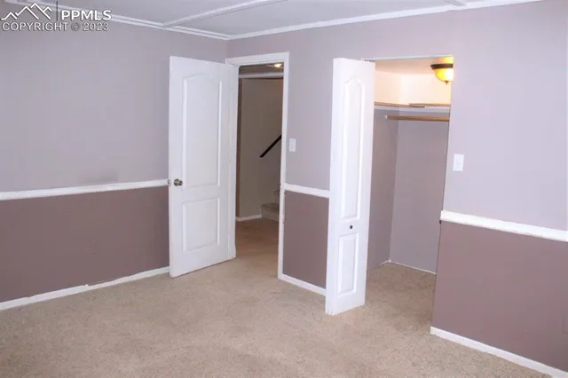 a view of empty room with windows