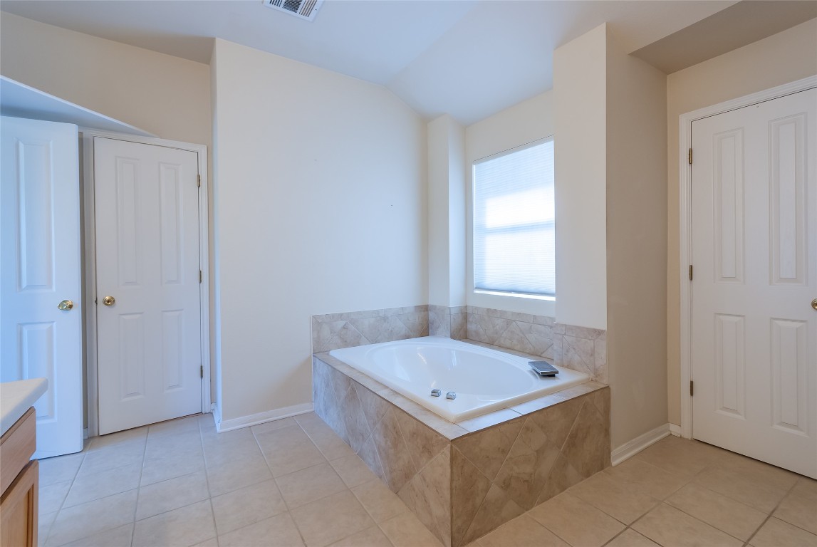 1101 Hidden View Place Round Rock, TX 78665 - Photo 27 of 37 a bathroom with a tub sink and mirror