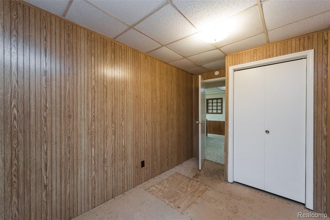 28487 Cotton Road New Baltimore, MI 48047 - Photo 32 of 37 34