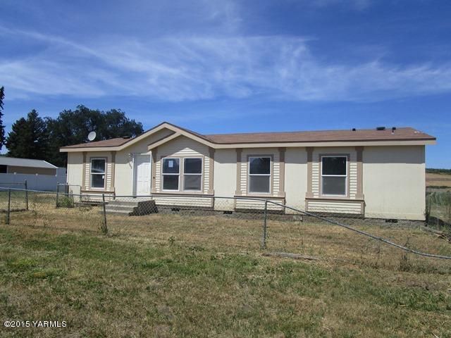 11303 Gilbert Road Yakima, WA 98903 - Photo 14 of 28 a view of a house with a yard