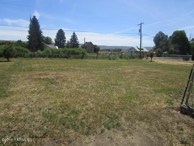 11303 Gilbert Road Yakima, WA 98903 - Photo 17 of 28 a view of a field with ocean view
