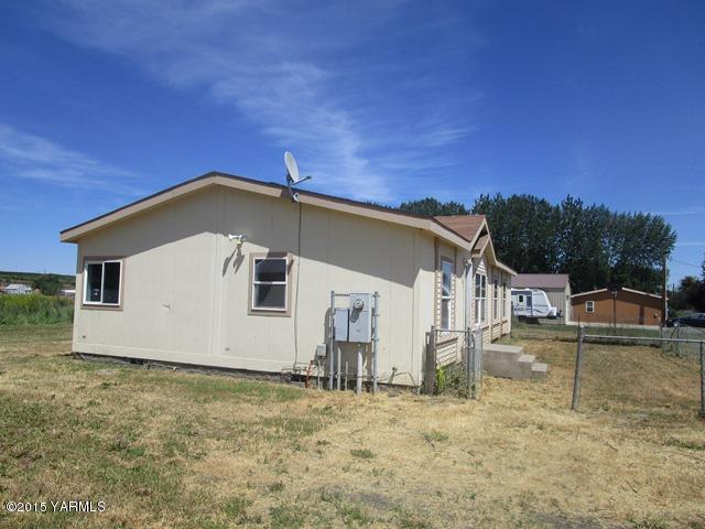 11303 Gilbert Road Yakima, WA 98903 - Photo 24 of 28 a view of a house with a backyard