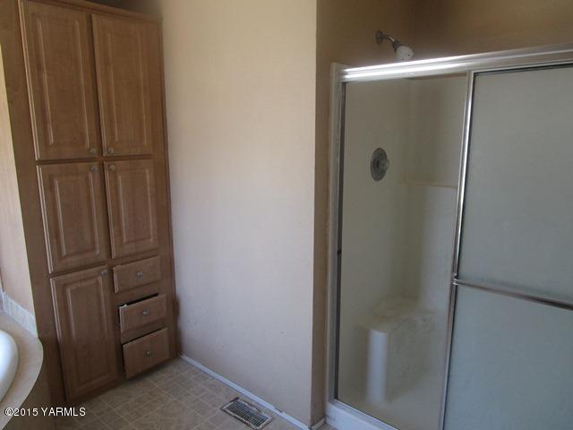 11303 Gilbert Road Yakima, WA 98903 - Photo 26 of 28 a bathroom with a shower