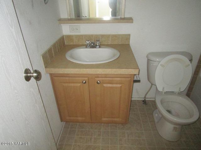 11303 Gilbert Road Yakima, WA 98903 - Photo 28 of 28 a bathroom with a sink a toilet and a mirror