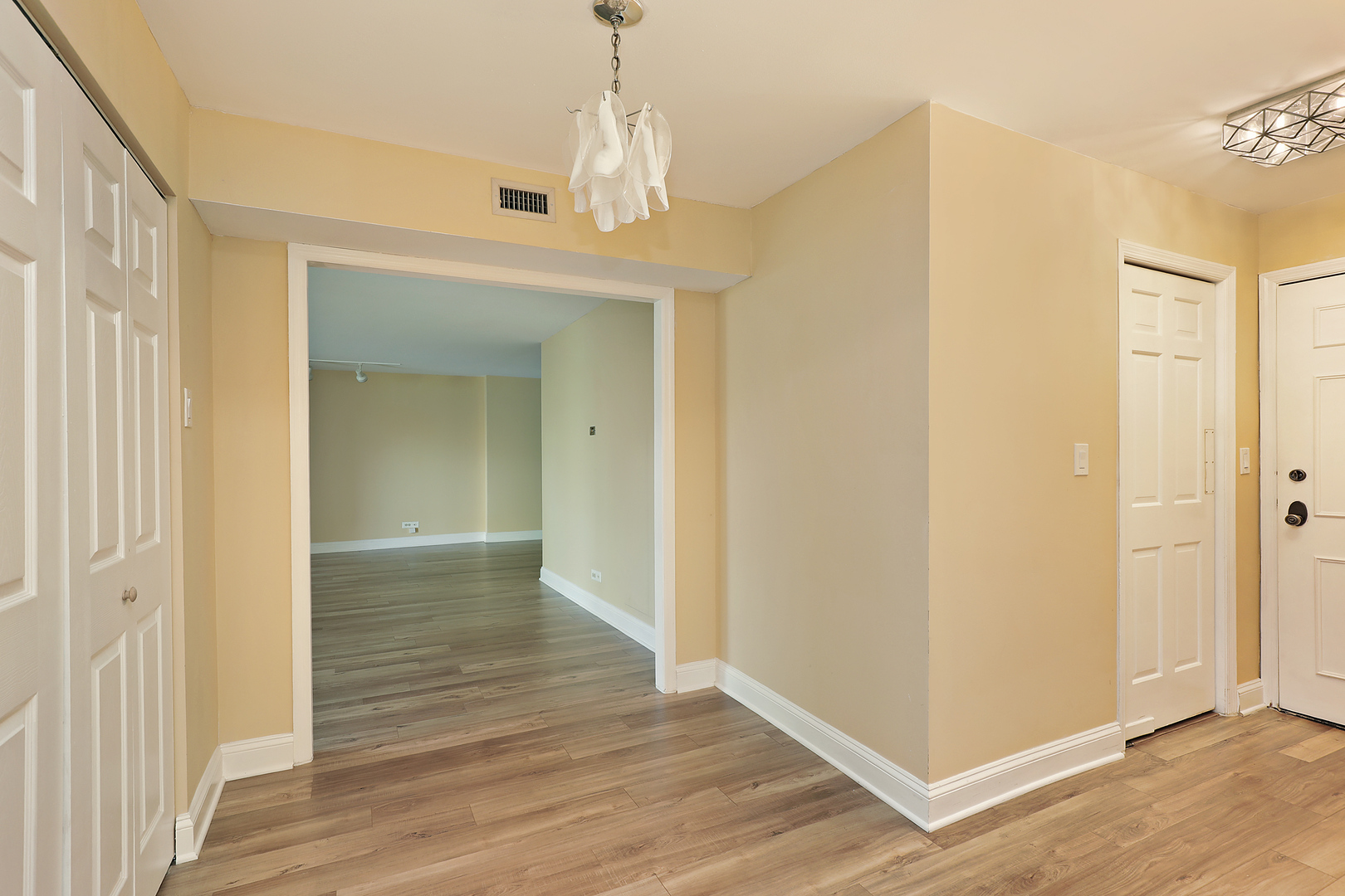 1621 Mission Hills Road, Unit 104 Northbrook, IL 60062 - Photo 20 of 29 a view of a hallway with wooden floor