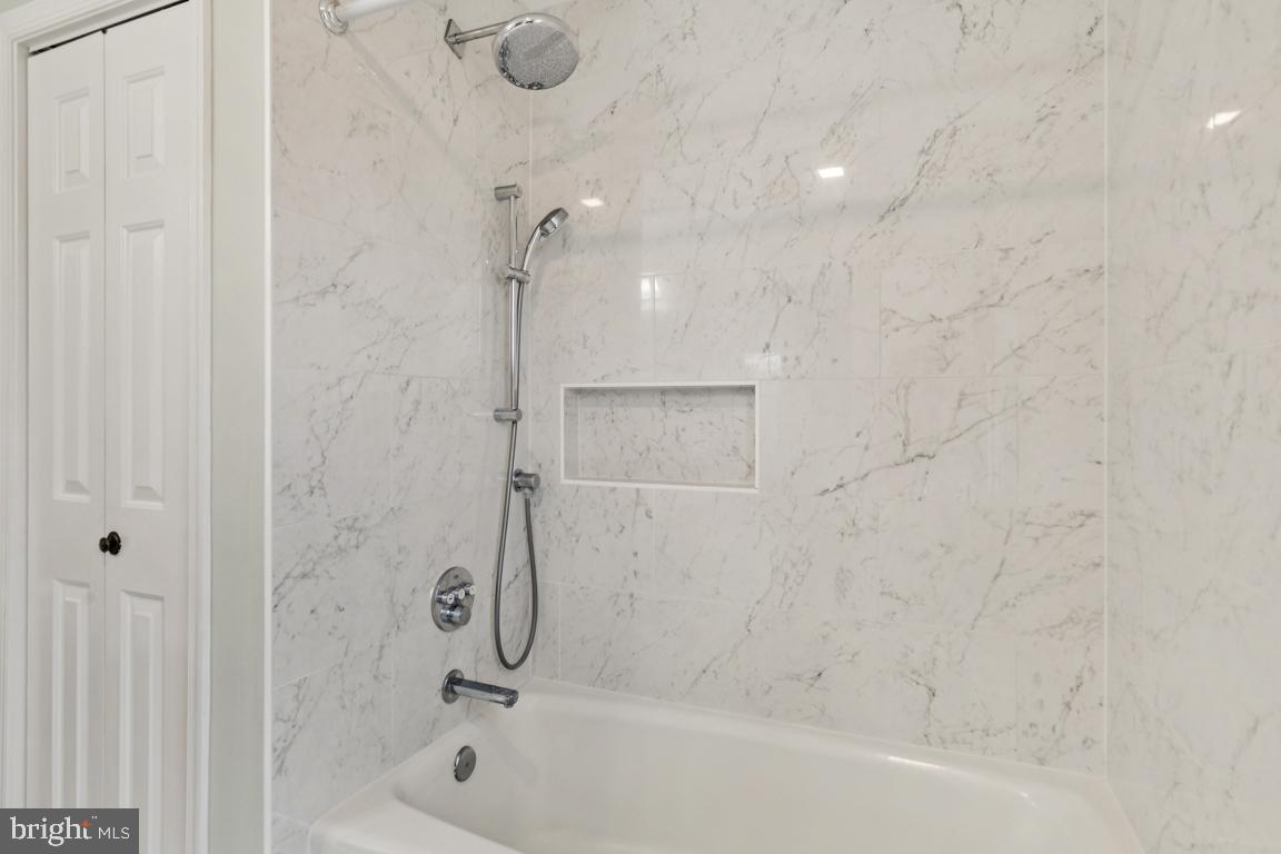 9033 Old Waterloo Road Warrenton, VA 20186 - Photo 29 of 48 Primary Bathroom