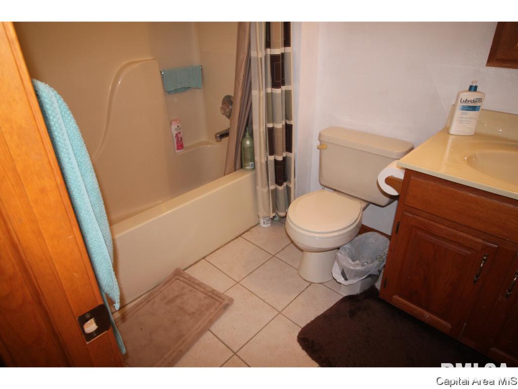 13080 Hickory Road Athens, IL 62613 - Photo 16 of 35 Gallery Image 16