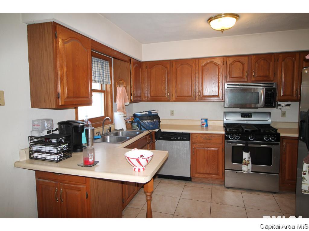 13080 Hickory Road Athens, IL 62613 - Photo 4 of 35 Gallery Image 4