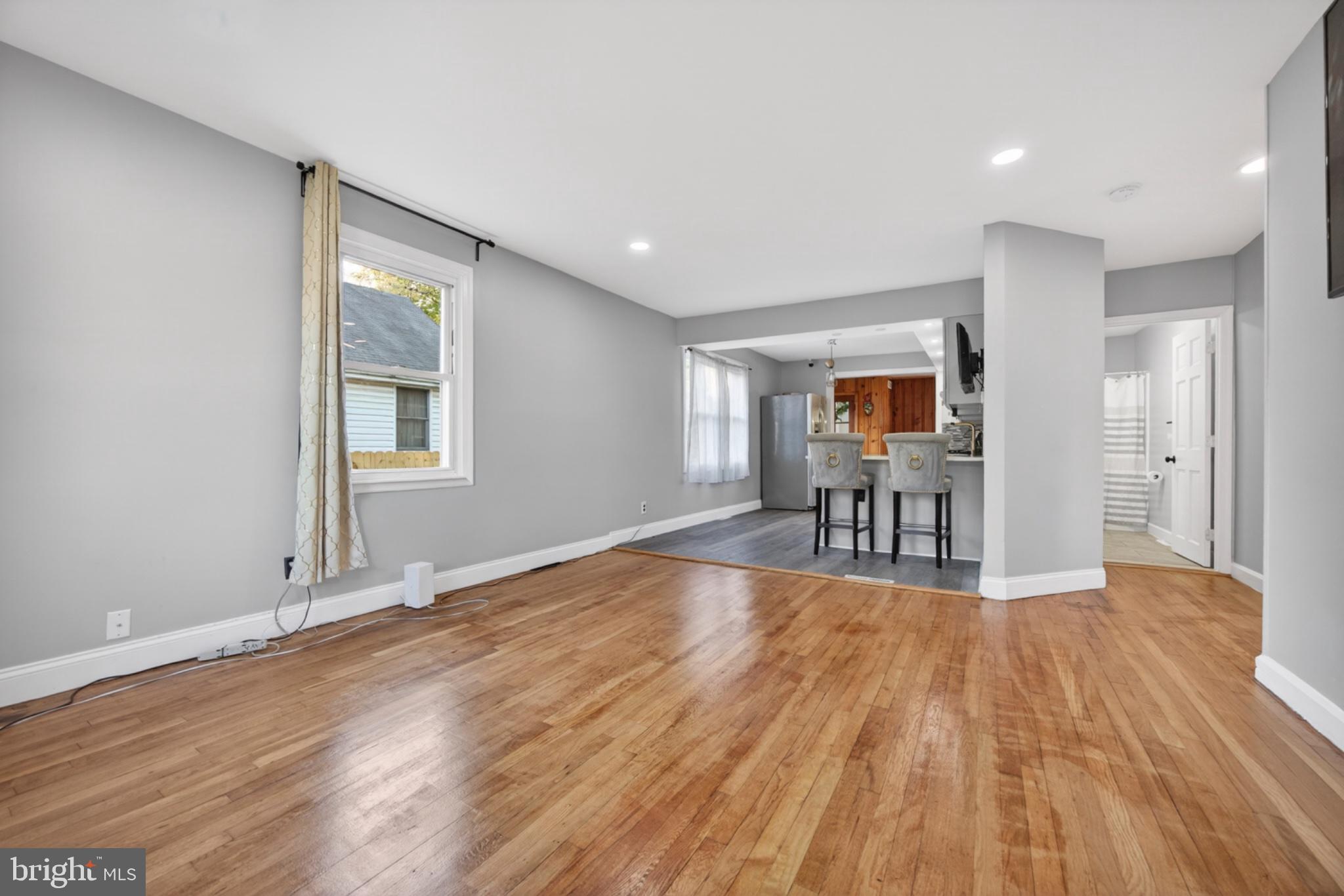 946 Martin Road Essex, MD 21221 - Photo 5 of 48 Spacious, modern living area awaits you.