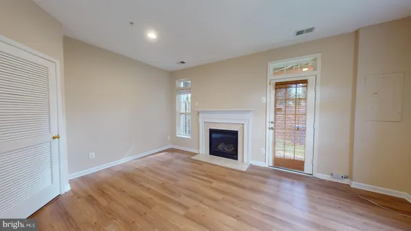 $3,600 | 3518 Ellery Circle, Falls Church, VA 22041