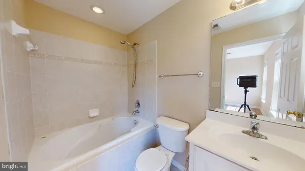 $3,600 | 3518 Ellery Circle, Falls Church, VA 22041