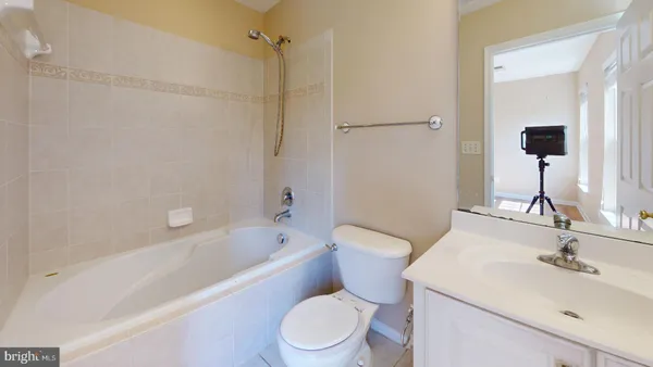 $3,600 | 3518 Ellery Circle, Falls Church, VA 22041
