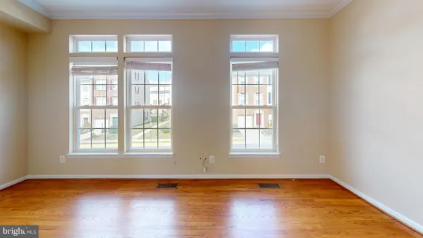 $3,600 | 3518 Ellery Circle, Falls Church, VA 22041