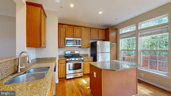 $3,600 | 3518 Ellery Circle, Falls Church, VA 22041