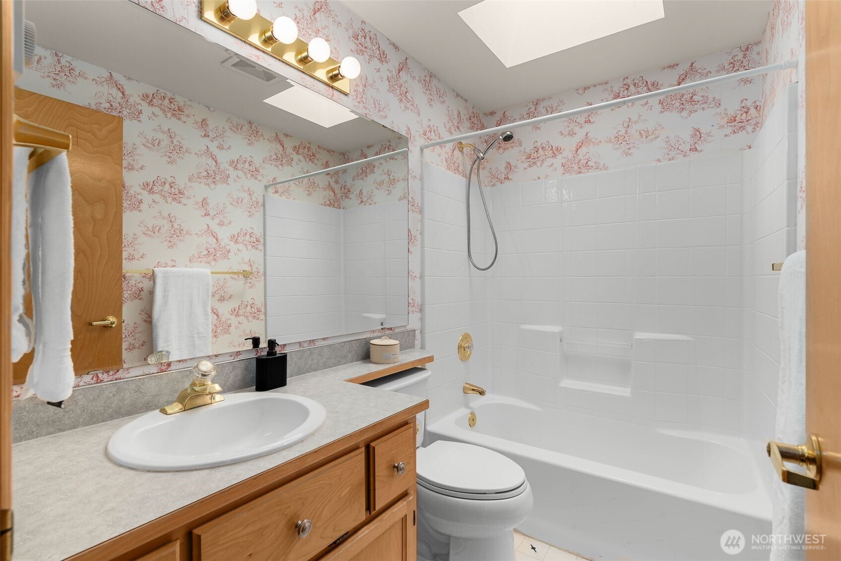 8229 1st Street Southeast Lake Stevens, WA 98258 - Photo 16 of 25