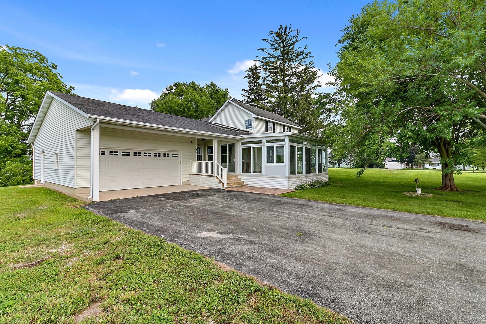a view of a house with a yard