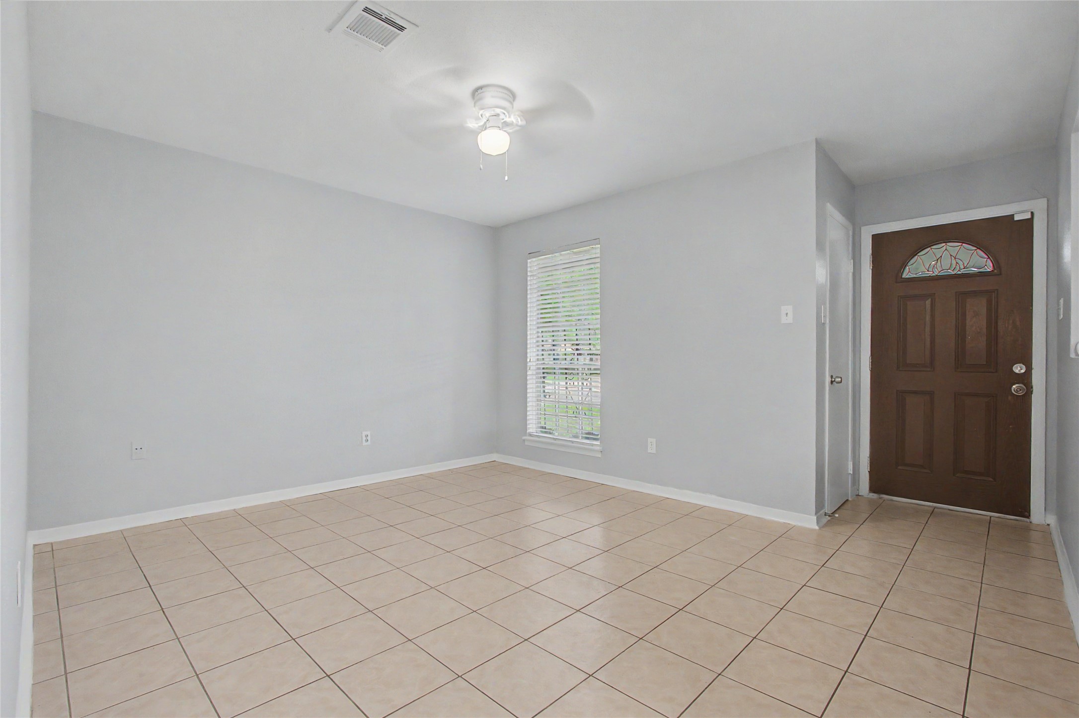 7410 Sawmill Trail Houston, TX 77040 - Photo 3 of 17 Inviting Entrance