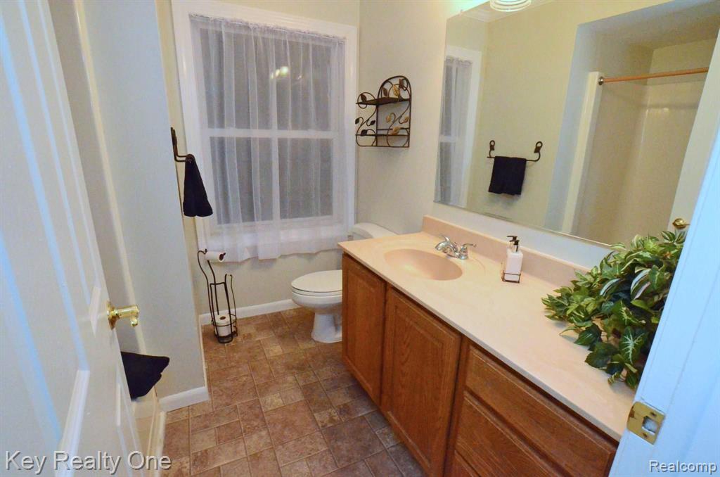 1202 Lear Court Rochester Hills, MI 48307 - Photo 10 of 19
