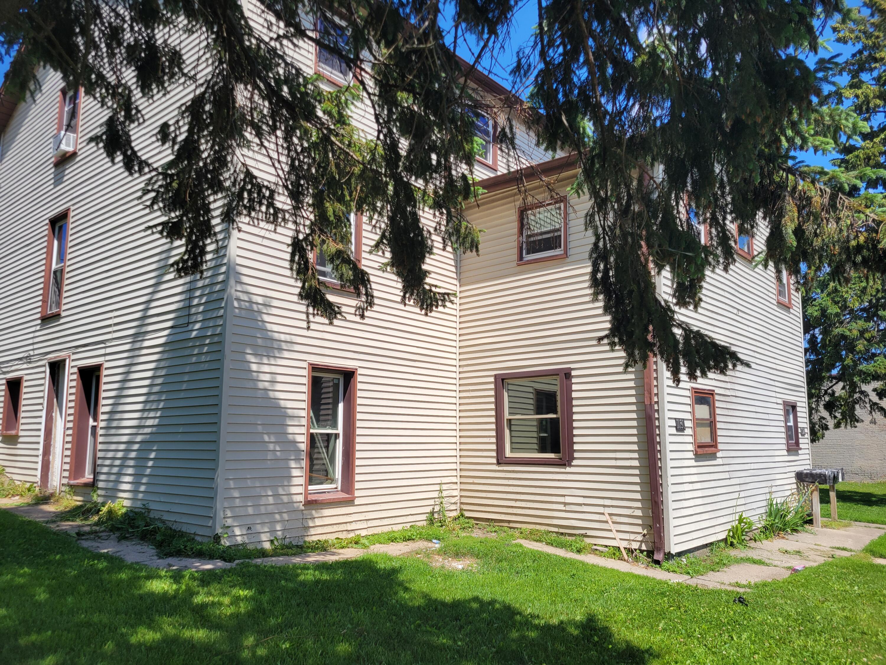 1028 South Memorial Drive Racine, WI 53403 - Photo 15 of 18 South Side of Building