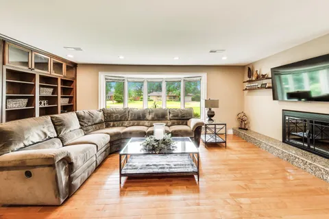 $700,000 | 16 South Wildwood Drive, Prospect Heights, IL 60070
