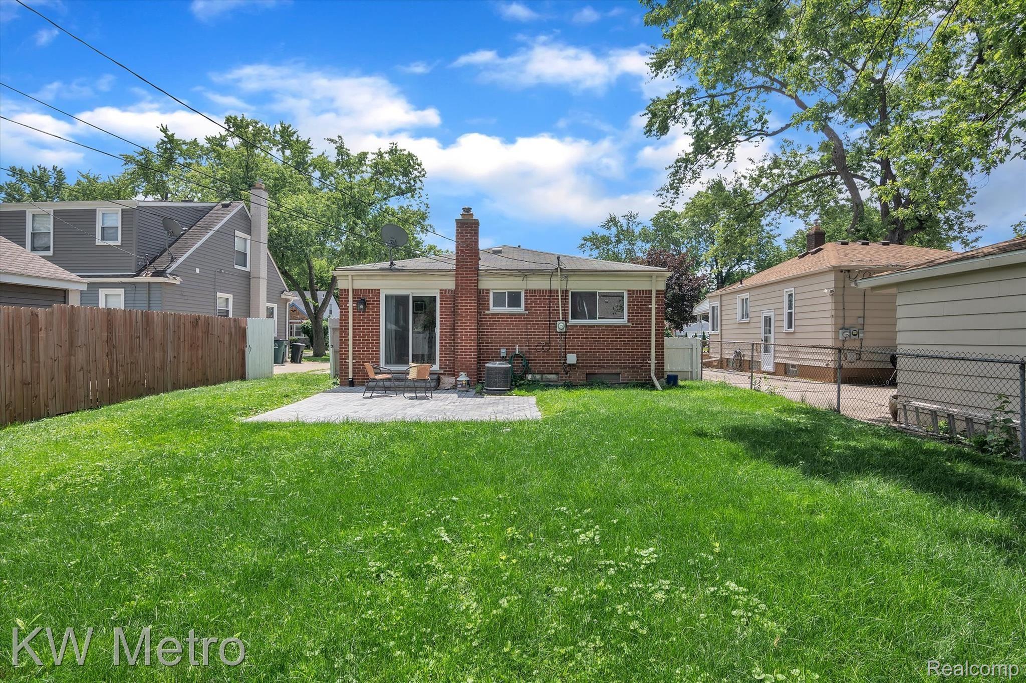 1908 Columbia Road Berkley, MI 48072 - Photo 33 of 35 35-1908 Columbia Rd-windowstill-realestate-photography-35.jpg