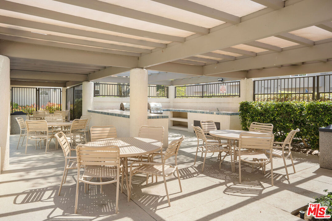 22211 Frontier Place Chatsworth, CA 91311 - Photo 23 of 26