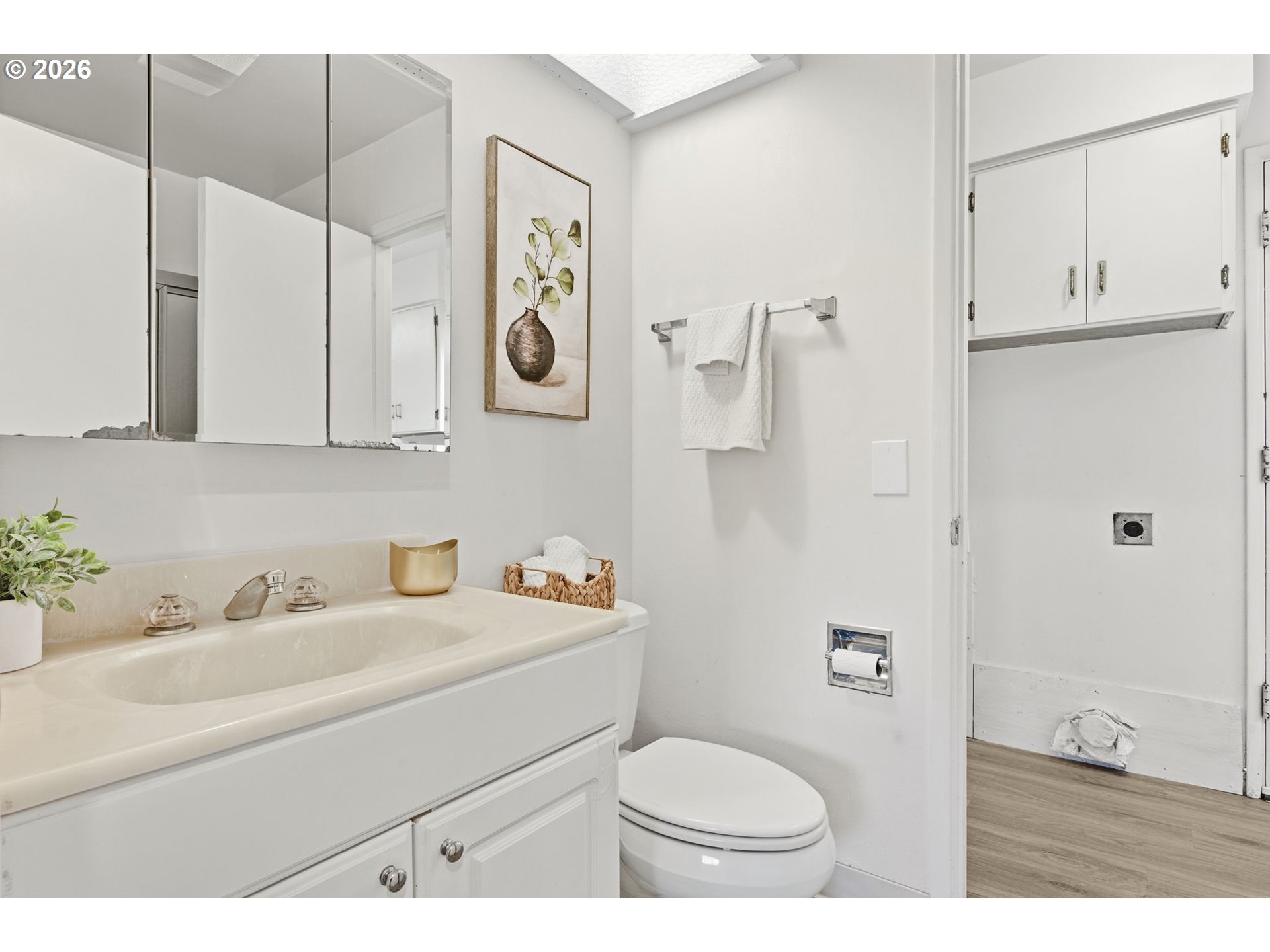 810 East 37th Avenue Eugene, OR 97405 - Photo 36 of 47 Bathroom