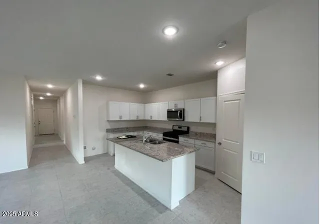 $1,995 | 19142 West Elm Street, Litchfield Park, AZ 85340