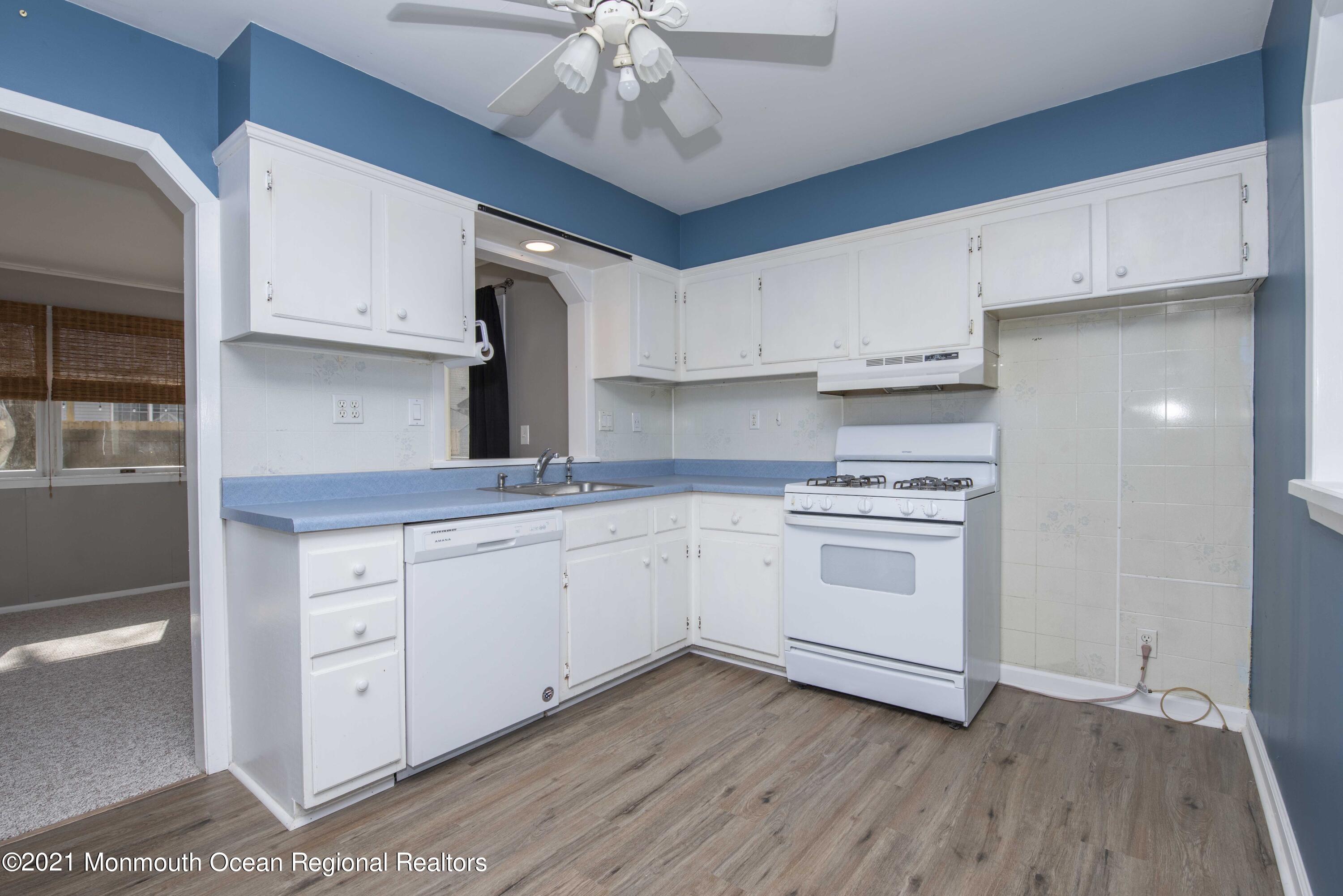 3208 Kickapoo Avenue Point Pleasant, NJ 08742 - Photo 8 of 23 a kitchen with cabinets oven and a ceiling fan