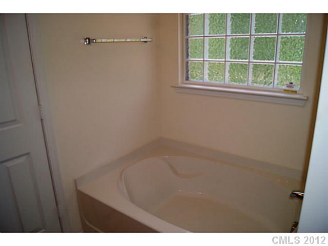 1023 Mearn Road Charlotte, NC 28216 - Photo 14 of 16