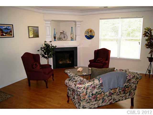 1023 Mearn Road Charlotte, NC 28216 - Photo 5 of 16