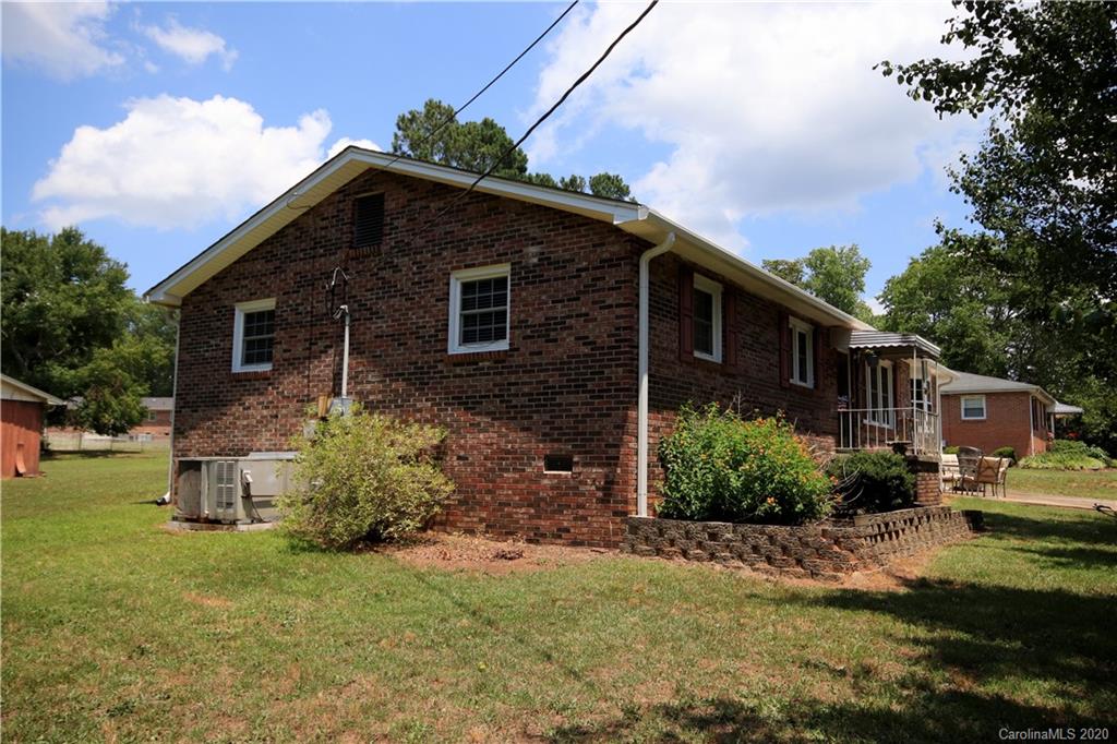 206 Partridge Road, Unit 9 & 11 Union, SC 29379 - Photo 5 of 21 a front view of house with yard and trees around
