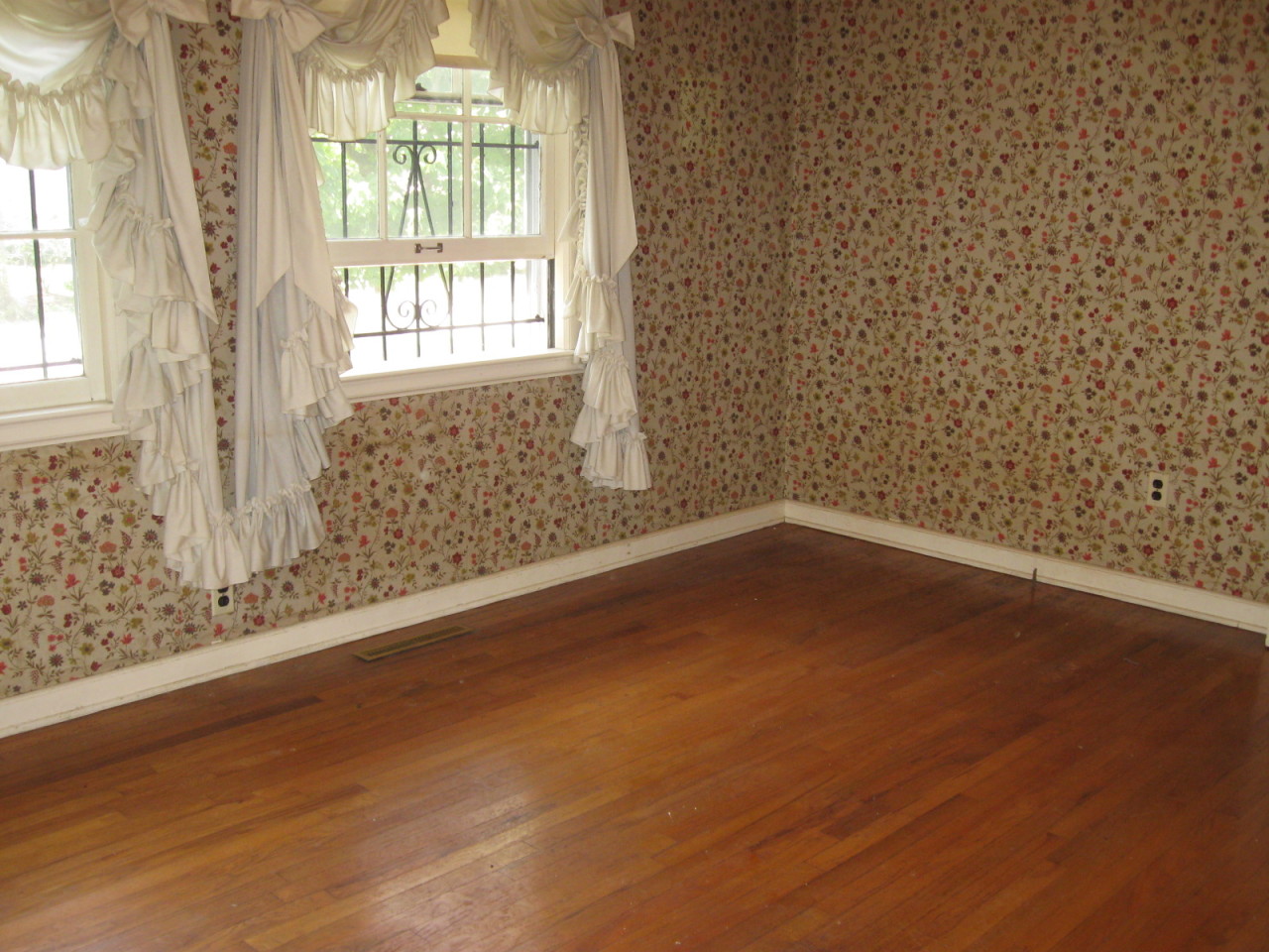 1047 Chatford Road Jacksonville, FL 32207 - Photo 8 of 10 Bedroom